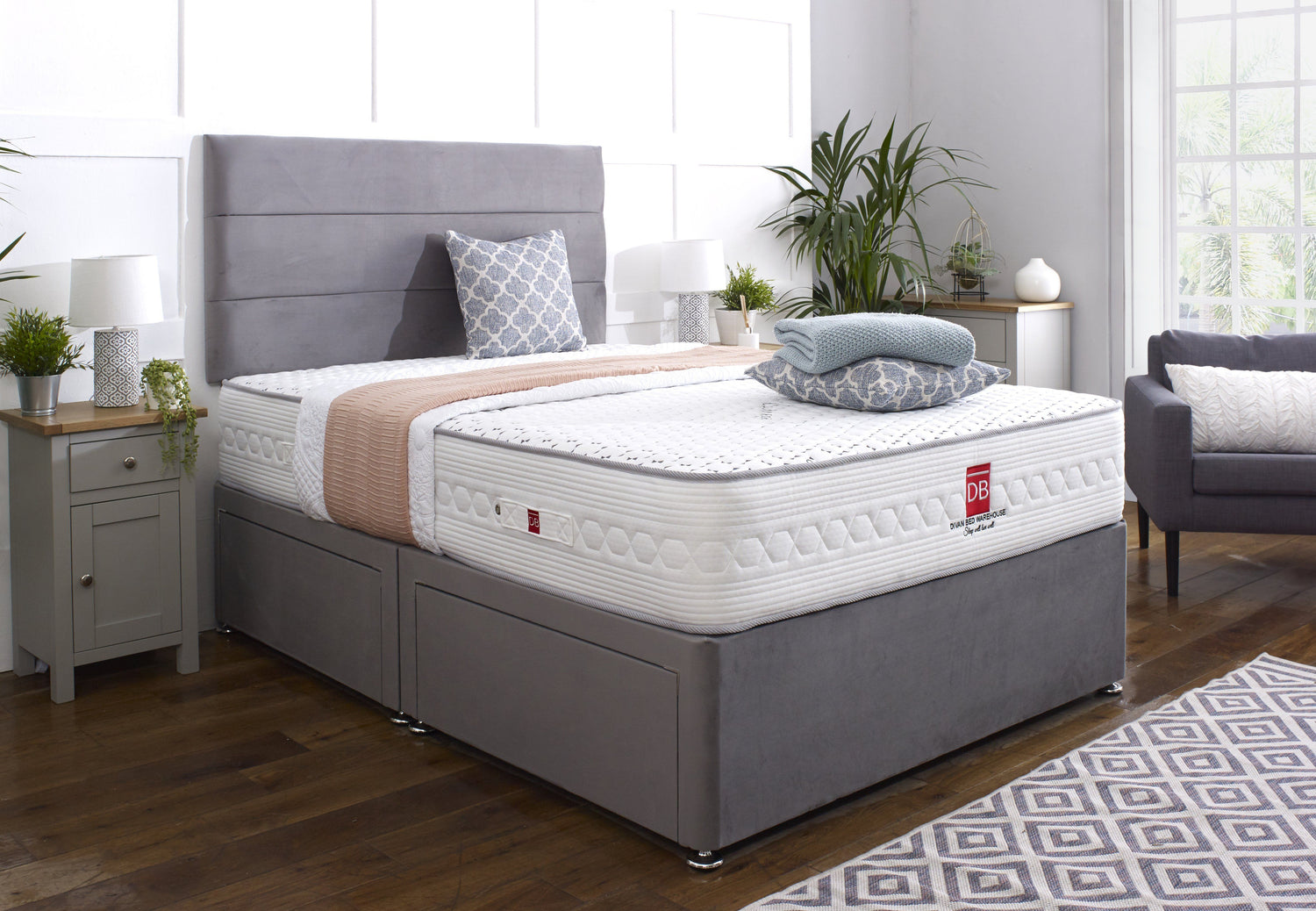Panel Horizontal Divan Bed - View 2